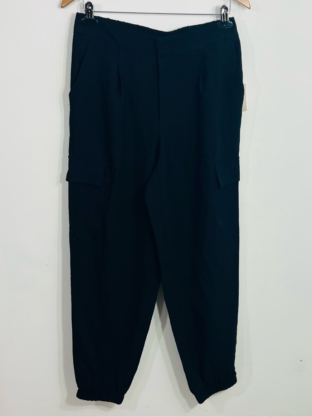 A New Day Black Cargo Pants Tapered Leg Pleated Front Pockets Zip Size 8 Casual